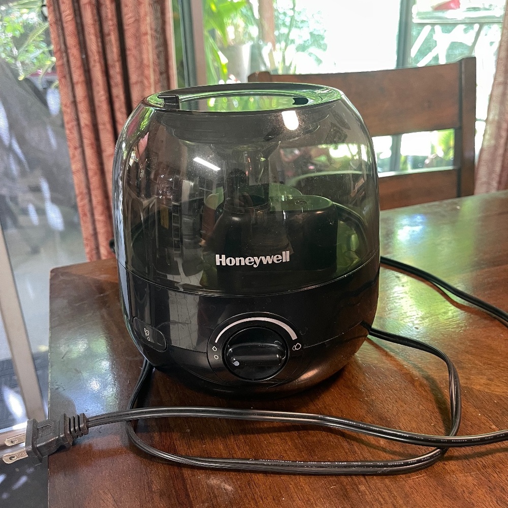 Honeywell - 0.5 Gal Mini Mist Cool Humidifier - Black